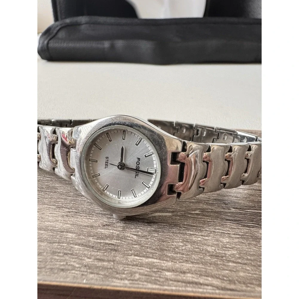 Vintage Women's Fossil Steel Watch Silver Tone White Dial Quartz Working
